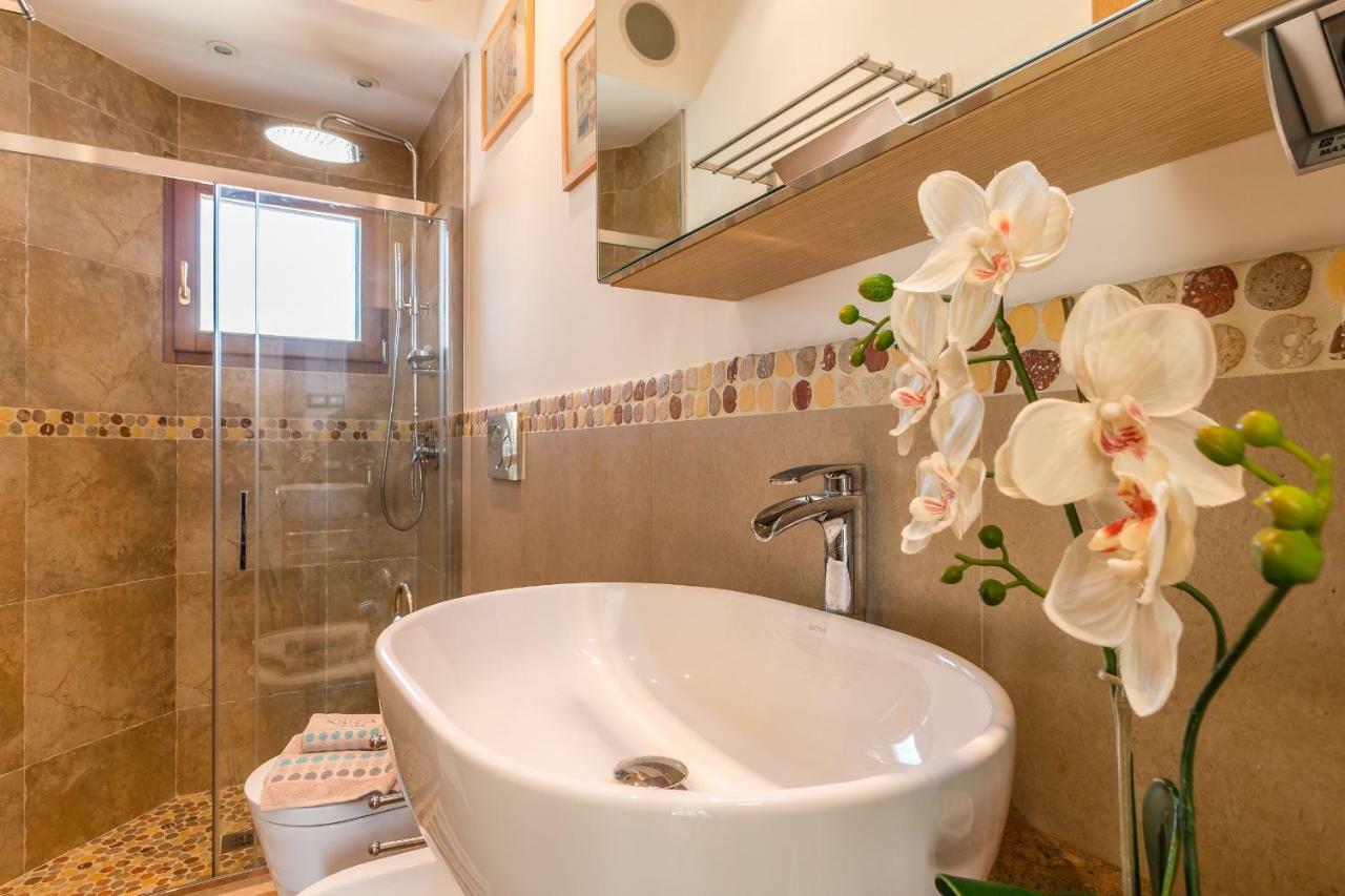 Apartment Sunny Nest Canal View In Chic Movida Venedig