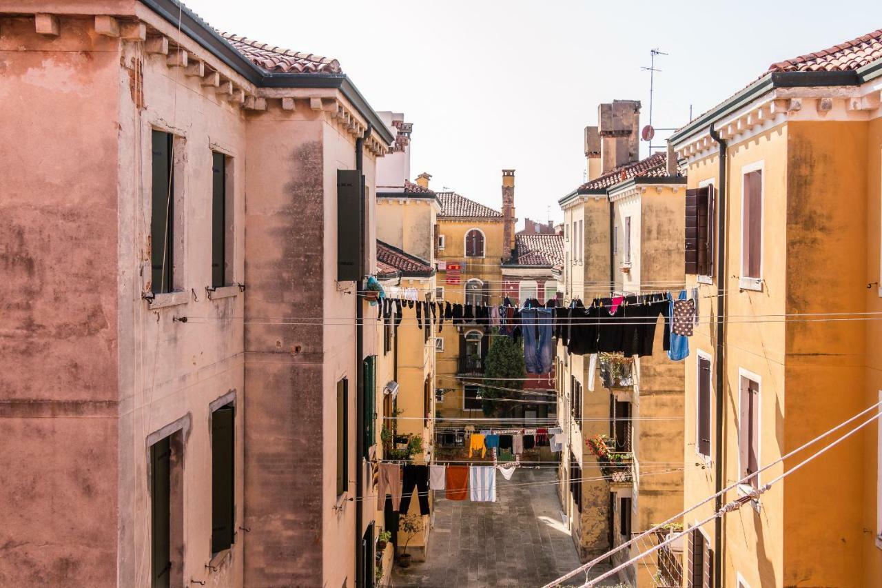Apartment Sunny Nest Canal View In Chic Movida Venedig