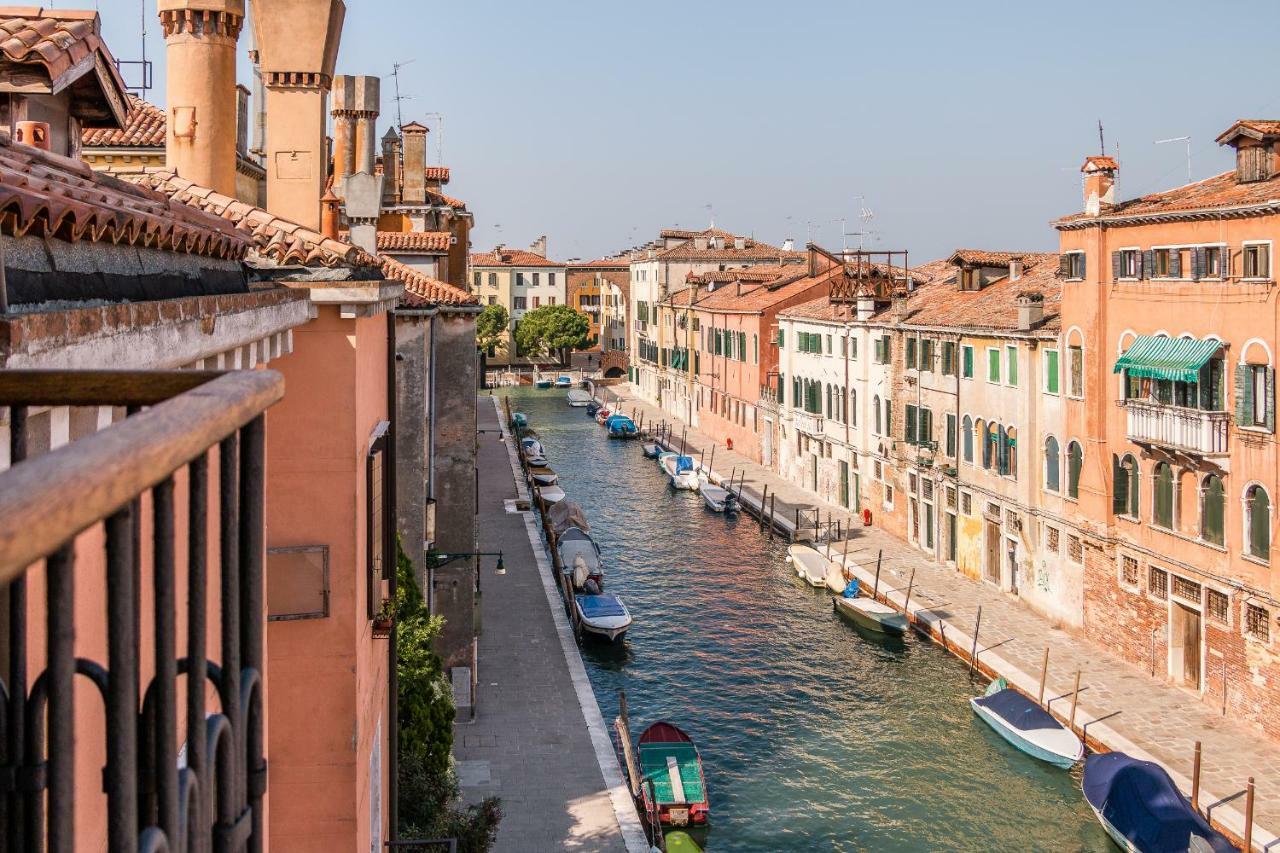 Apartment Sunny Nest Canal View In Chic Movida Venedig